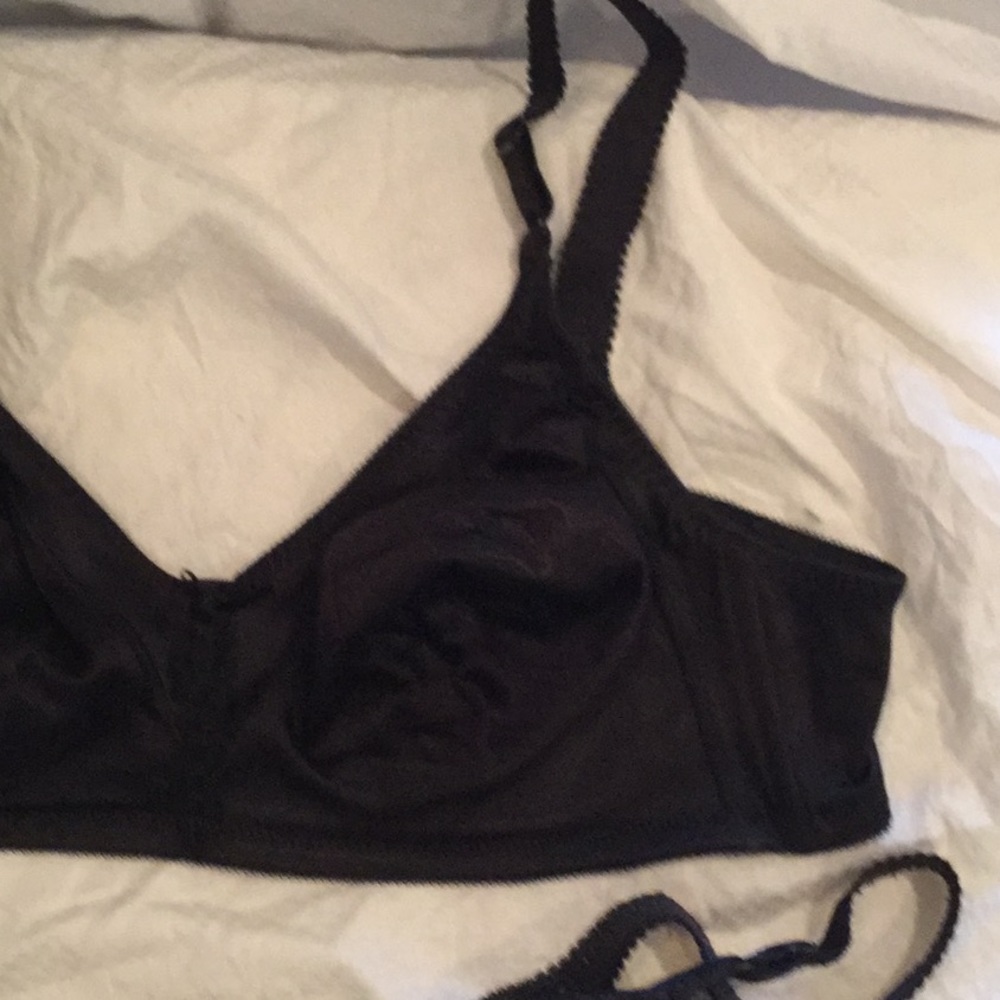 Pair of 42c GUD black bra same style 6756 Bali - Picture 2 of 8